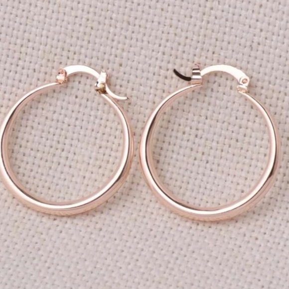 NEW ROSE GOLD ROUND HOOP EARRINGS - Picture 1 of 4